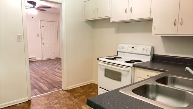 Building Photo - SRP-SH048-2033 Fallsdale Drive 1-4