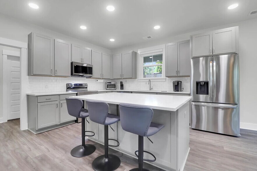 Primary Photo - 2755 Tyler St