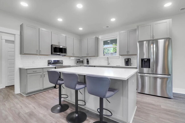 Building Photo - 2755 Tyler St