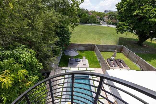 Building Photo - 8850 NE 8th Ct