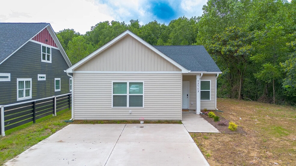Building Photo - Room in House on William Stowe Dr