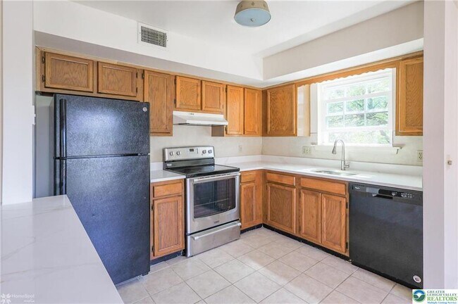 Building Photo - 1464 N Cedar Crest Blvd
