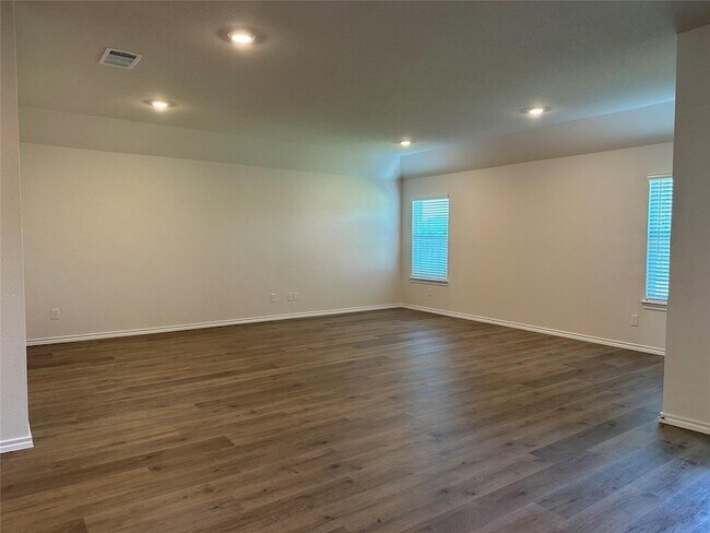 Building Photo - 219 Greenshade Ln