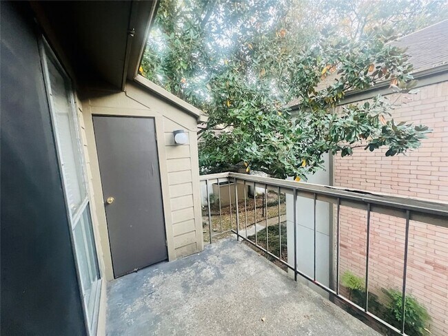 Building Photo - 10047 Westpark Dr