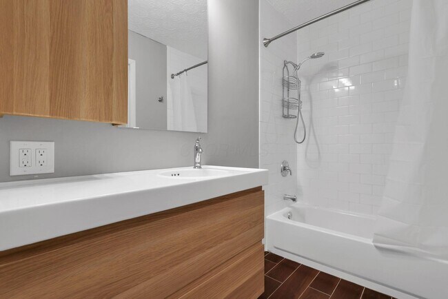 Building Photo - 2844 Wildwood Rd