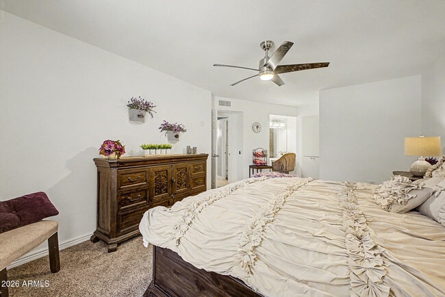 Building Photo - 10454 W Palmeras Dr