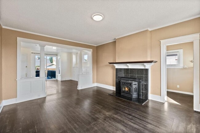 Building Photo - Spacious 3-Bed Tacoma Home w/ Office, A/C,...