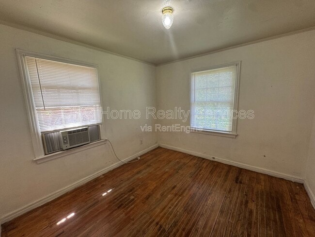 Building Photo - 2713 Normandy St