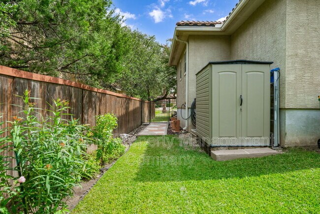 Building Photo - 24915 Estancia Cir