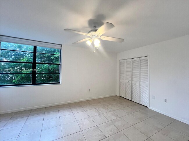 Building Photo - 155 Sunrise Dr
