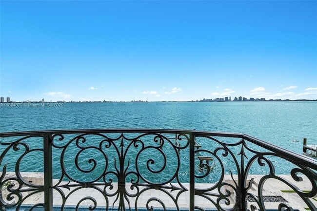 Building Photo - 1331 Bay Terrace