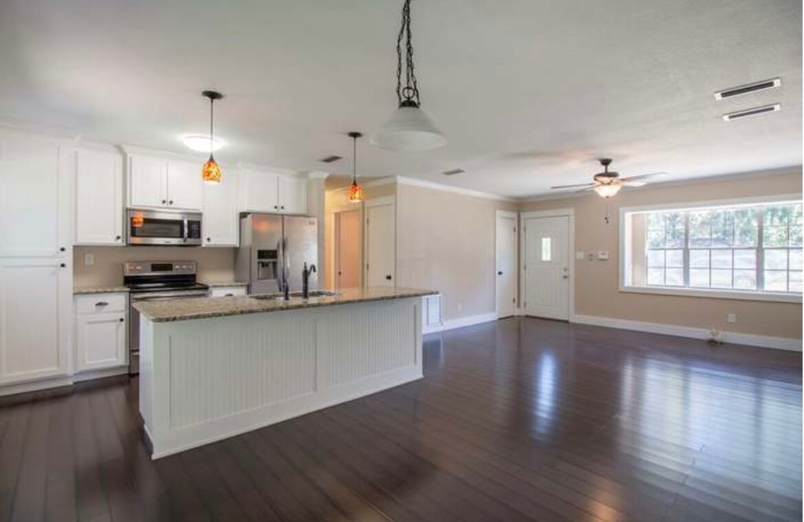 Building Photo - 1136 Carissa Dr