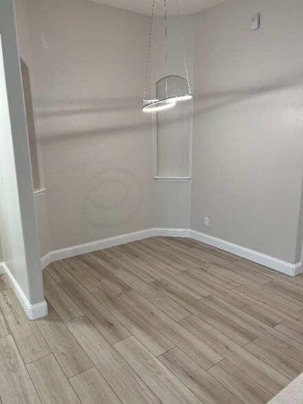 Building Photo - 12784 Chets Creek Dr N