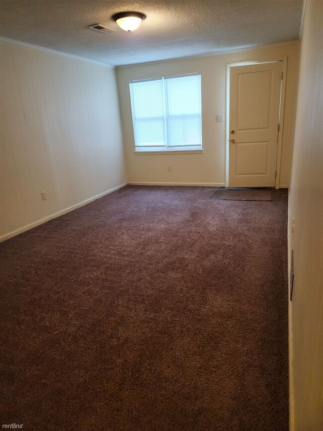 Building Photo - 3 br, 1.5 bath Duplex - 8 Hawthorne Place 10