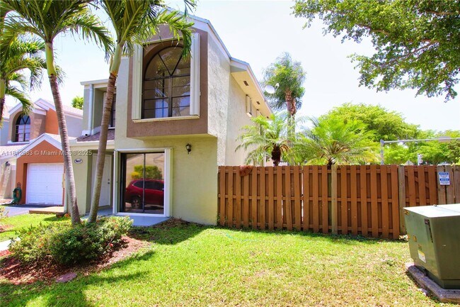Building Photo - 9657 SW 152nd Ave