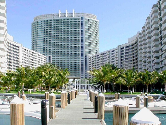 Building Photo - 1500 Bay Rd