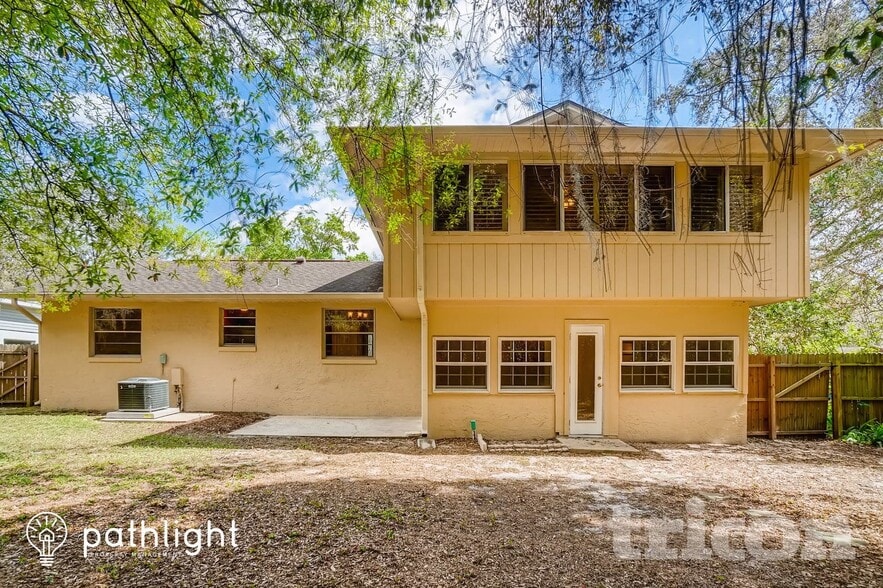 Building Photo - 842 Benchwood Ct