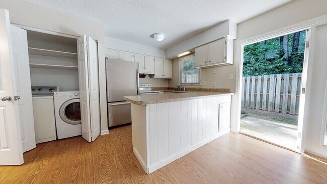 Building Photo - 1104 Donaldson Dr
