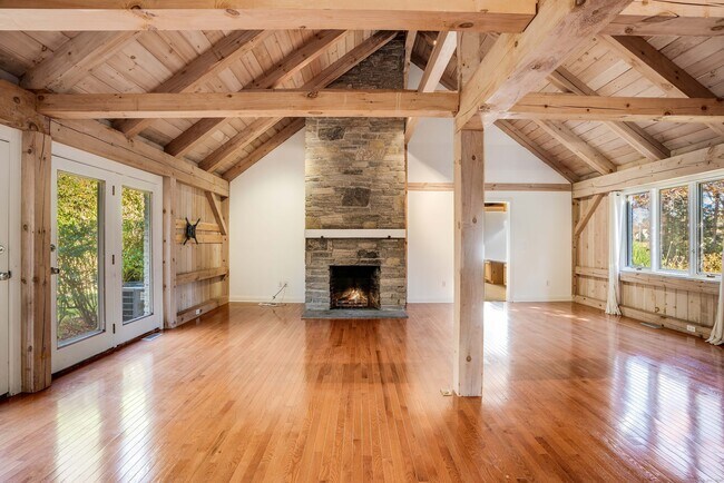 Building Photo - 123 Cove Rd