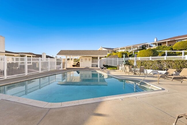 Building Photo - Stunning Ocean View Home in 55+ Colony Cove Community