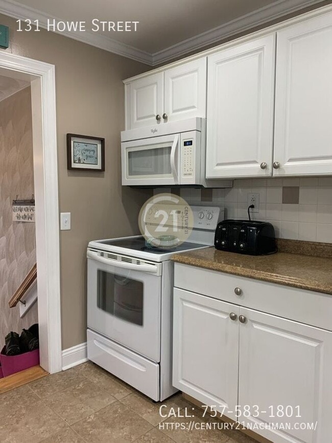 Building Photo - 131 Howe St