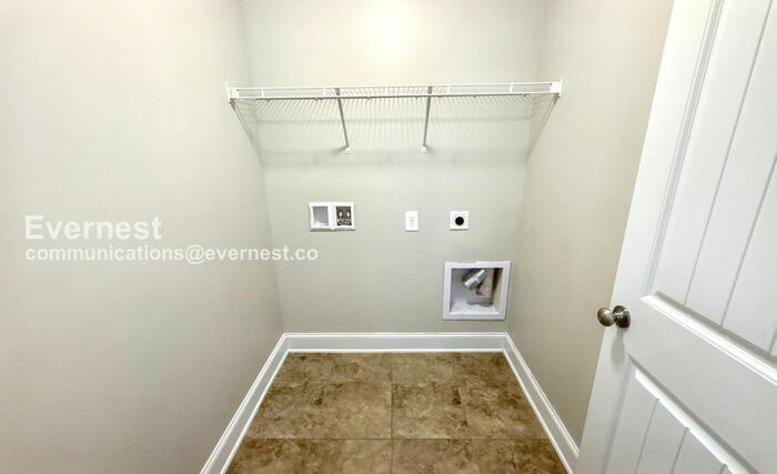 Building Photo - 648 Piney Woods Rd