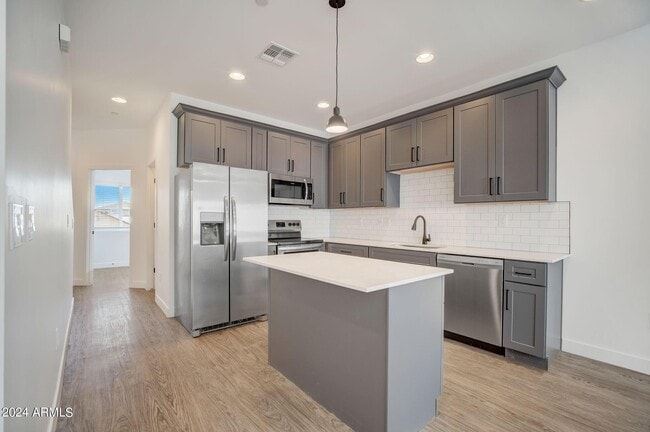 Building Photo - 3725 E Earll Dr