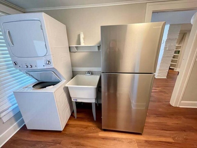 Building Photo - 160 1/2 W Mound St