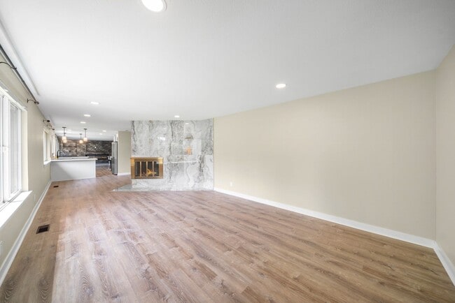 Building Photo - Beautifully updated 3 bed 3 bath Steilacoo...