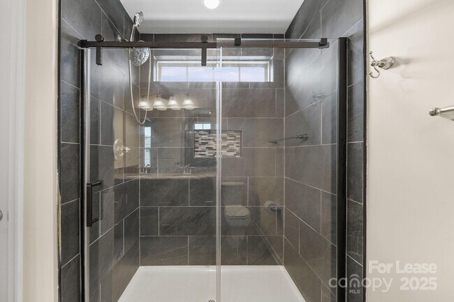 Building Photo - 4061 Zilker Park Dr