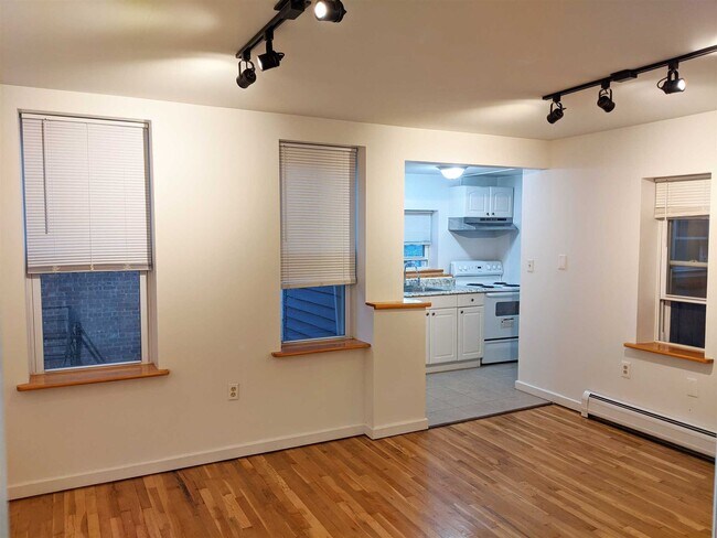 Building Photo - 26 Academy St