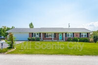 Building Photo - 8140 Holly Crest Dr