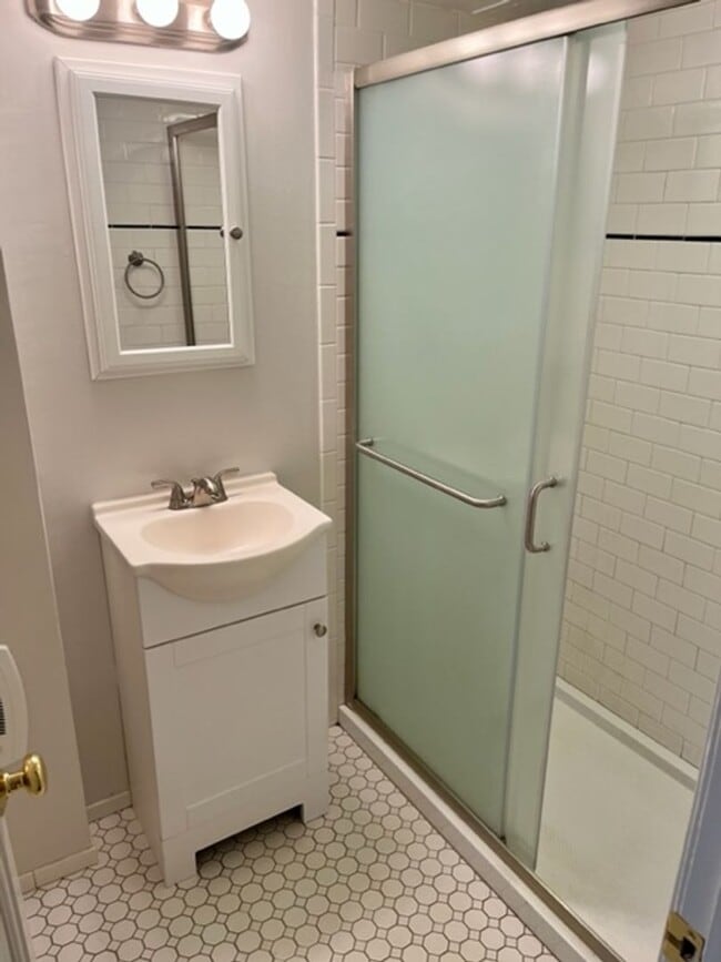 Building Photo - SKIRVIN TRIPLEX