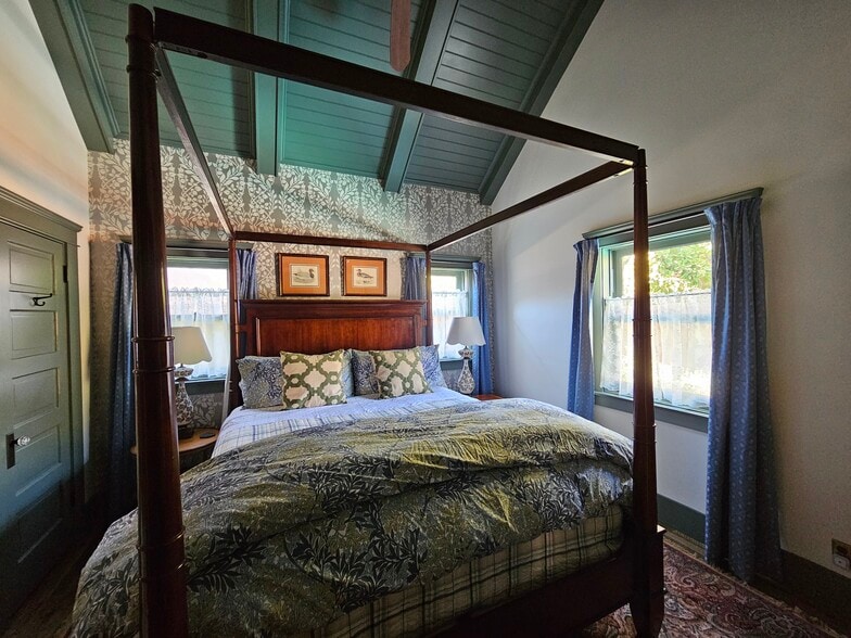 Building Photo - 139 N Ivy Ave