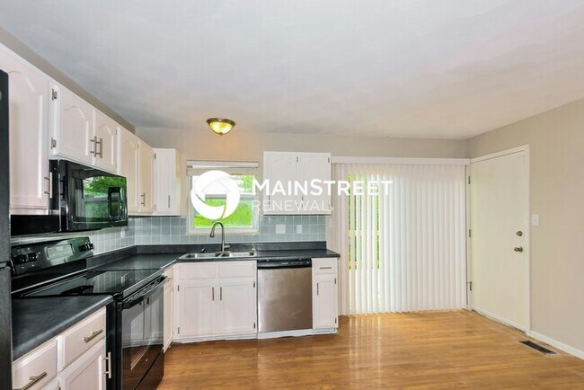 Building Photo - 3 Bedroom Pet-Friendly Home in Fenton, MO with Main Street Renewal