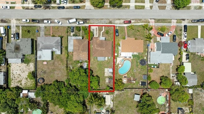 Building Photo - 2502 Funston St