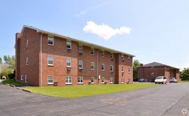 East Towne - East Towne Apartments