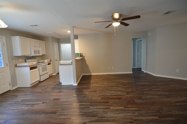 Building Photo - 24131 Bar Kay Ln