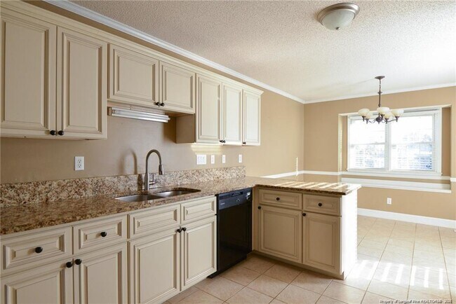 Building Photo - 6913 Pine Creek Ct