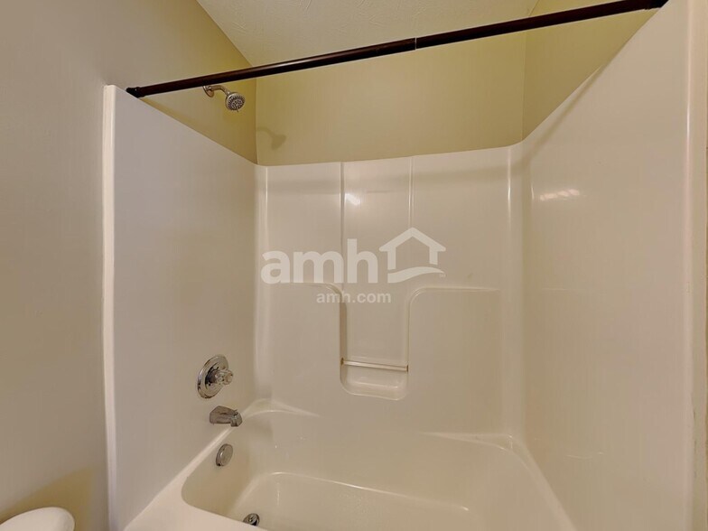 Building Photo - 1632 Raintree Ct