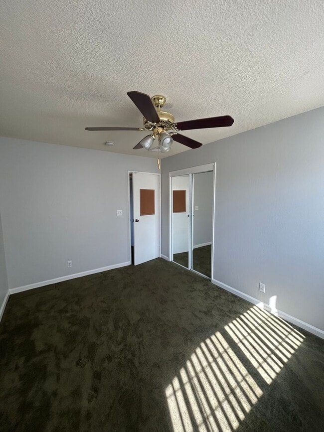 Building Photo - NICE OLDER HOME IN ESTABLISHED AREA