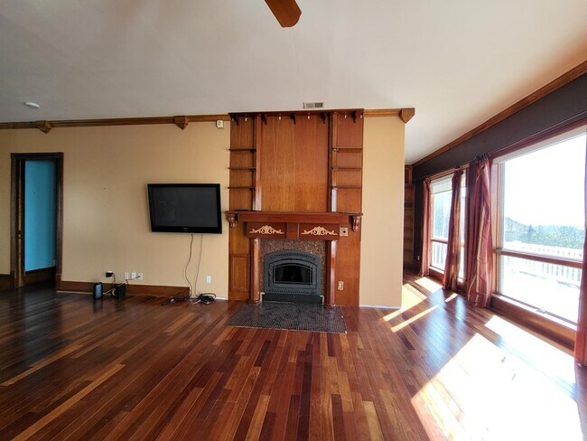 Building Photo - 2014 Vista Ridge Dr