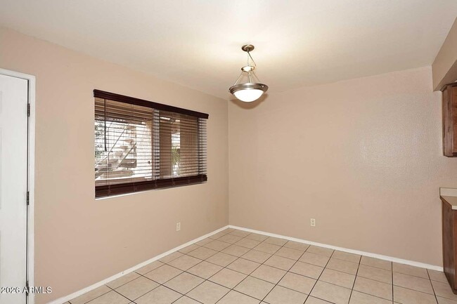 Building Photo - 303 N Miller Rd