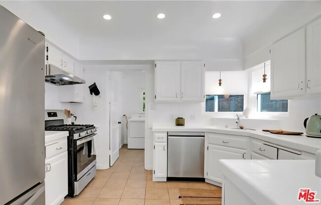 Building Photo - 3780 Beethoven St