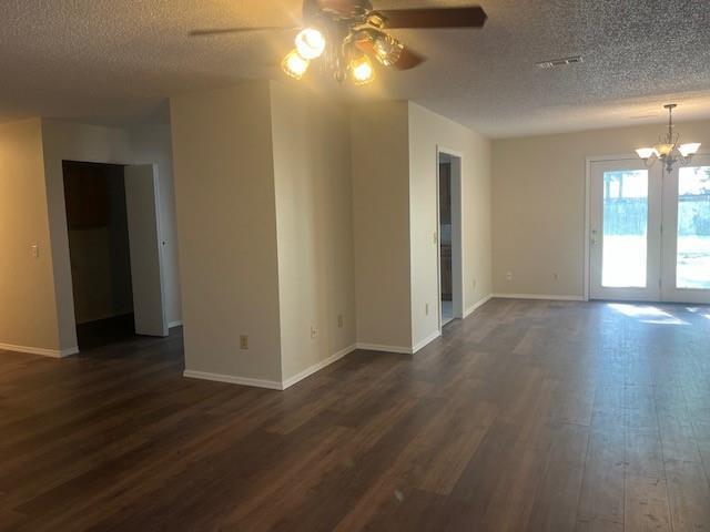 Building Photo - 904 N Oriole Ave