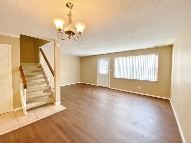 Building Photo - Amazing 2 Bedroom Townhome in Washington Square! Available 03-06-26! All Appliances Convey!