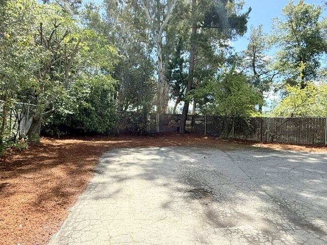 Building Photo - Remodeled One Story Home Located In Desirable Lafayette !