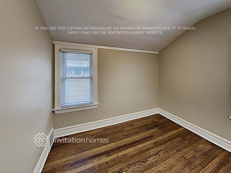 Building Photo - 862 Carpenter Ave