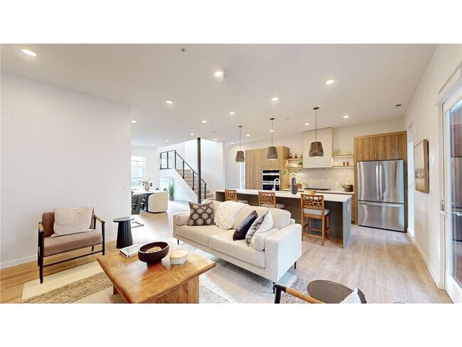 Building Photo - 4 West Dr