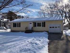Building Photo - New to the rental market, charming 2 bedroom single family home in Wilmington, MA